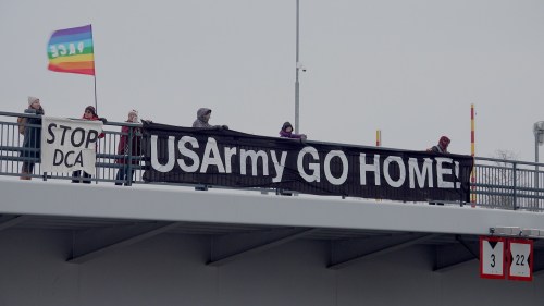 mielenosoittajia Joensuussa marraskuussa 2023